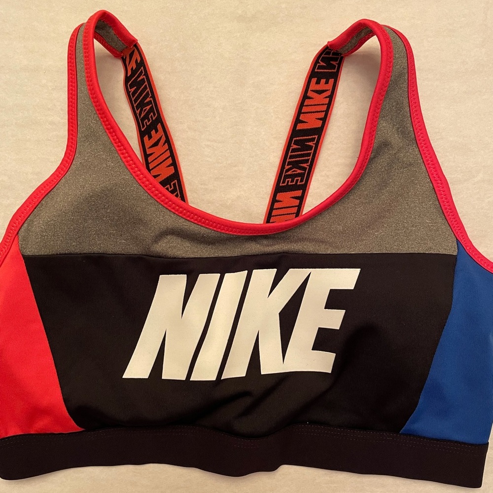 Nike Dri-Fit Women’s Medium Sports Bra